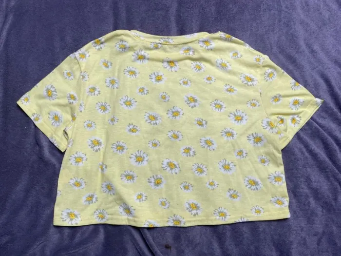 Haut jaune avec des marguerites Shein taille M - photo numéro 2