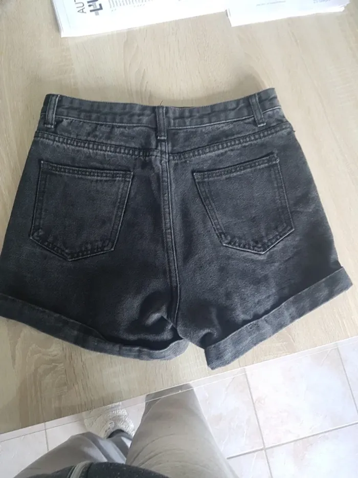 Short en jean taille M - photo numéro 3