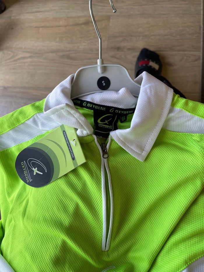 T shirt avec col de sport - photo numéro 3