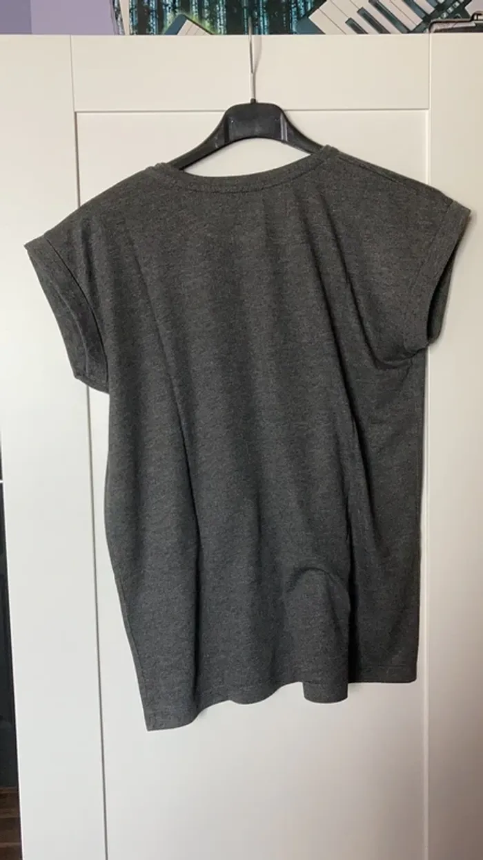 T-shirt gris - photo numéro 3