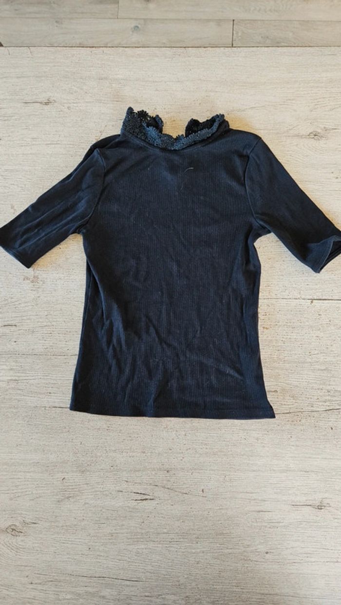 T shirt noir cotelé à manches courtes, bord en broderie, Camaïeu, taille XS