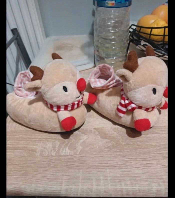 Pantoufle reine de Noël t 26 casi neuve