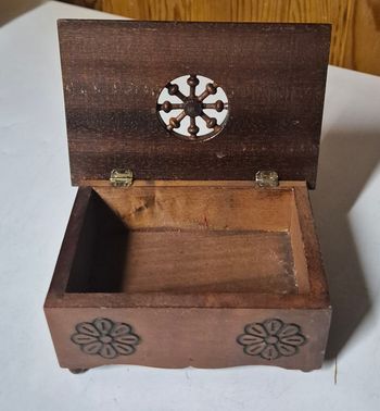 boîte en bois ancienne sculpté artisanale 15x10x7cm motifs floraux