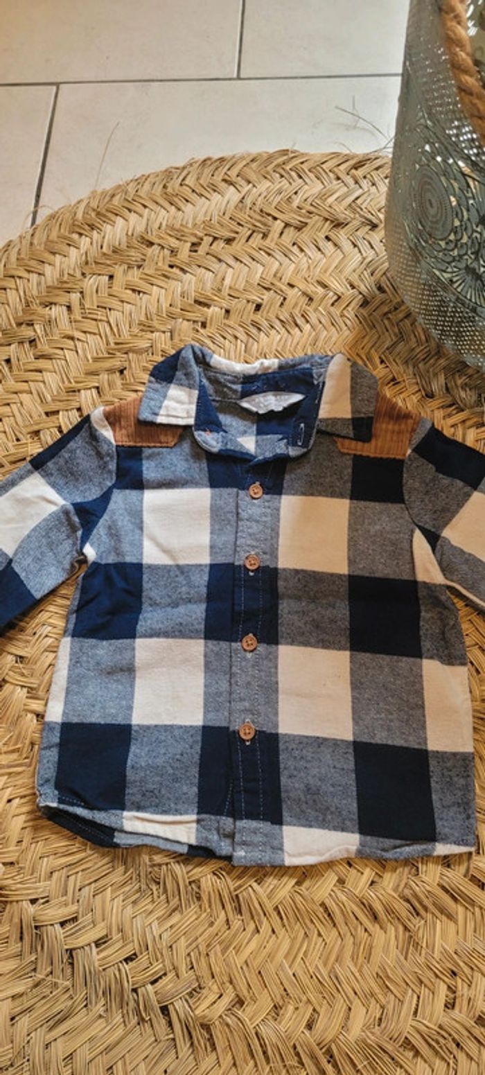 Jolie chemise garçon taille 80 - photo numéro 3