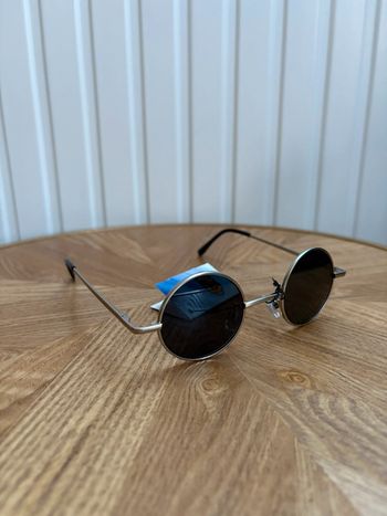 Lunette de soleil / paire de solaire / monture tendance - Gil - Neuf avec étiquette