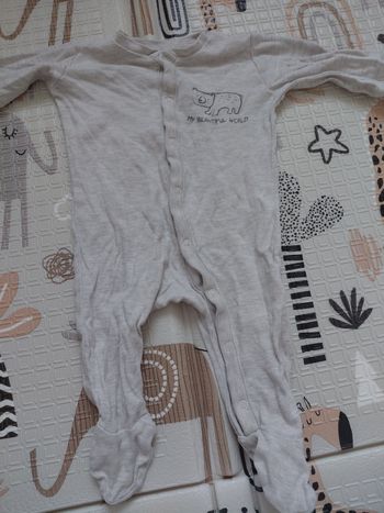 Pyjamas 2-4 mois 