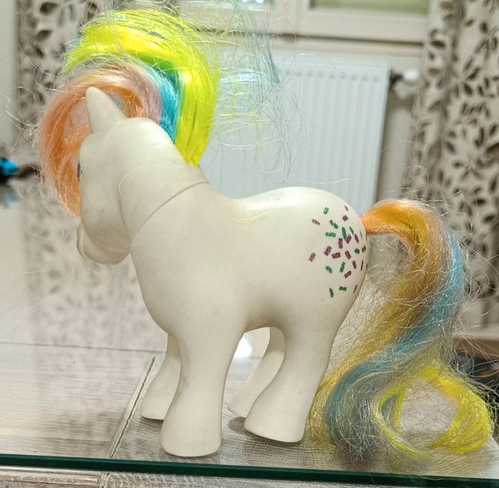 Petit poney marié avec tenue confetti - photo numéro 4