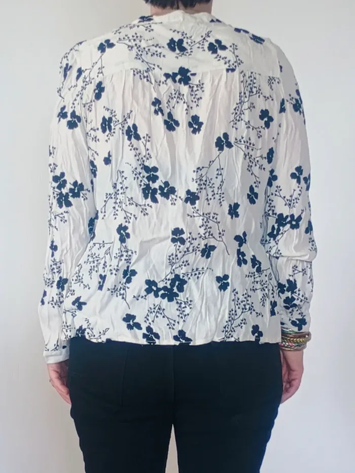 Blouse blanche à fleurs bleu marine Camaïeu – T42 - photo numéro 2