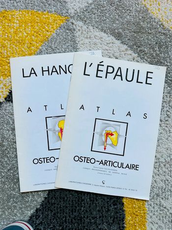 2 petits Atlas médecine