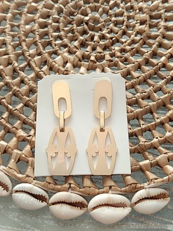 Boucle d'oreille dorée ⭐ neuve