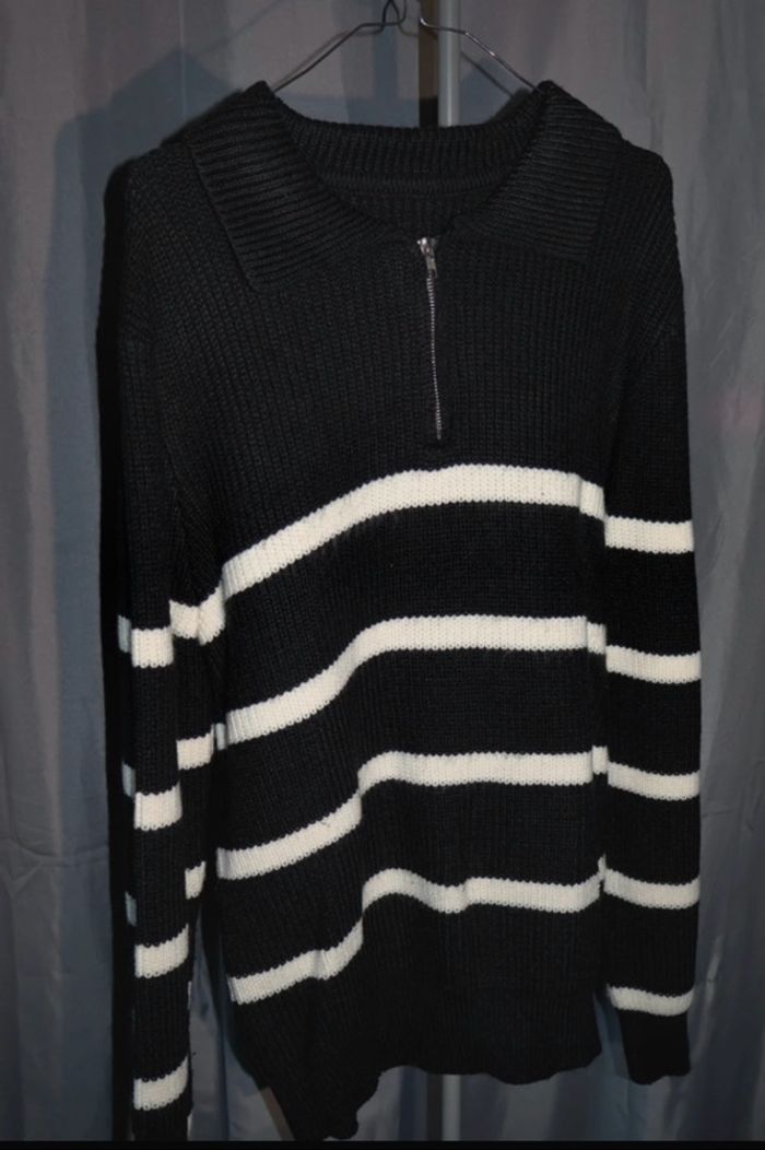 PULL OVERSIZE AVEC COL ZIPPÉ - NOIR