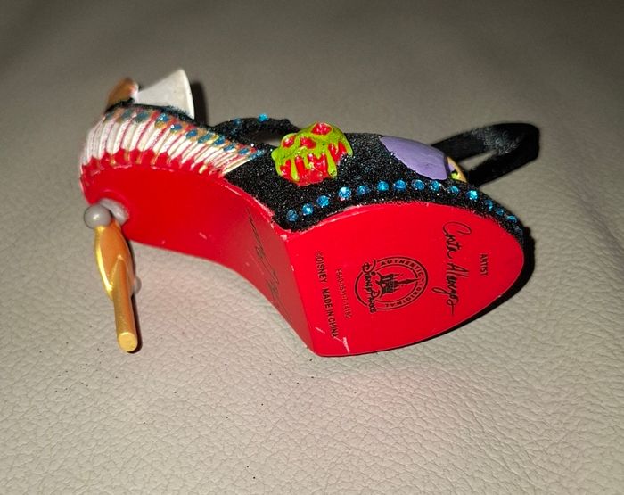 Mini chaussure mini shoes
ornement la mechante reine
disney - photo numéro 6