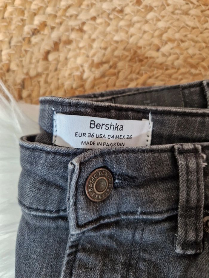 🐭 Jeans gris foncé Bershka taille 36 - photo numéro 2