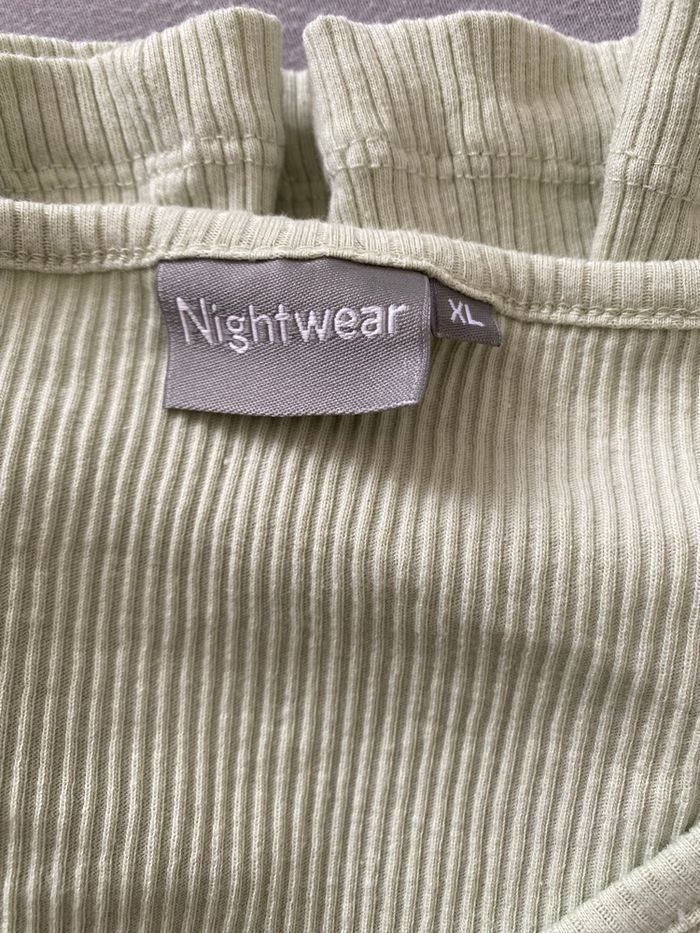 Haut de pyjama côtelé vert sauge – taille XL – comme neuf - photo numéro 5