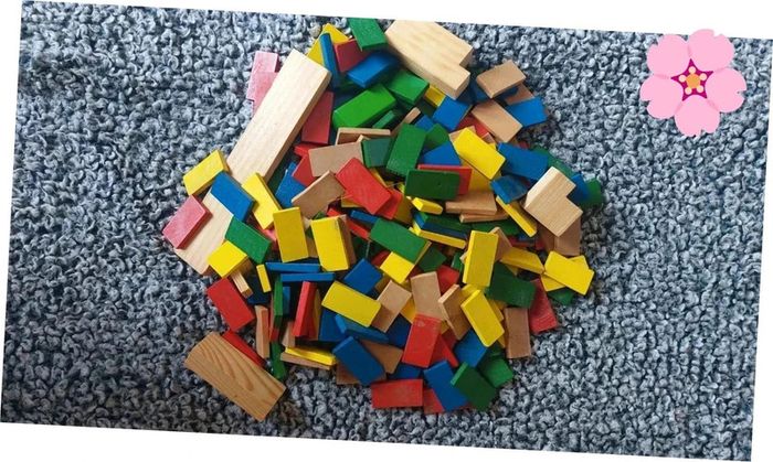 Lot de petits cubes de bois pour parcours dominos, en Bois Colorés