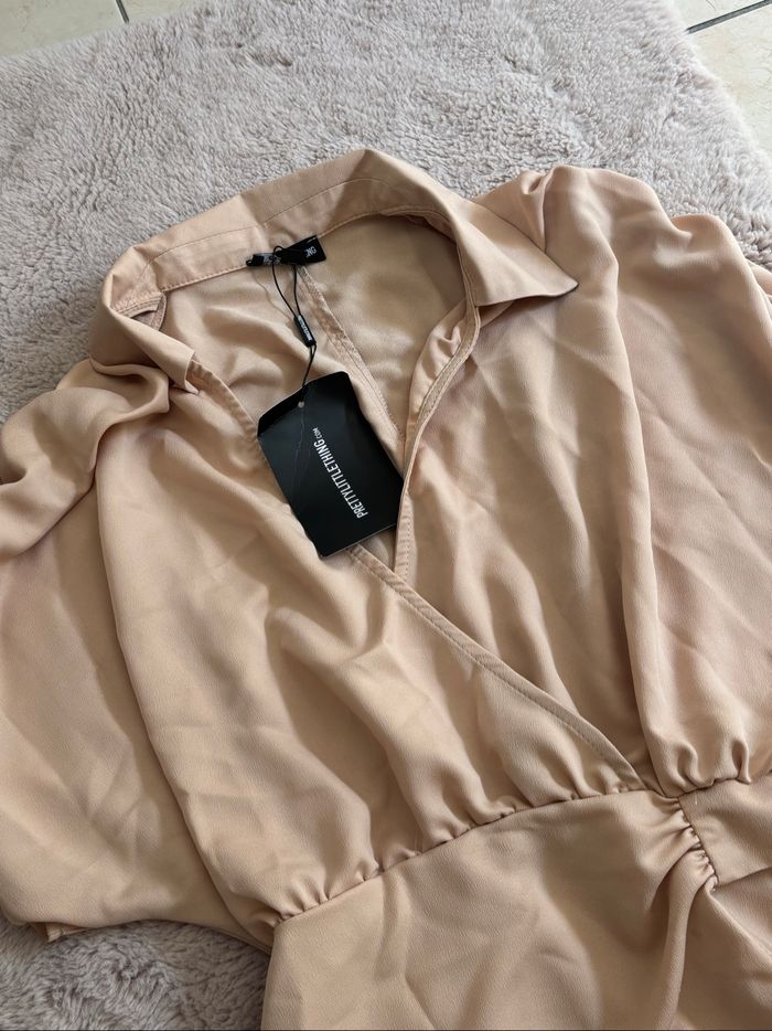 Robe prettylittlething Neuve avec étiquette - photo numéro 2