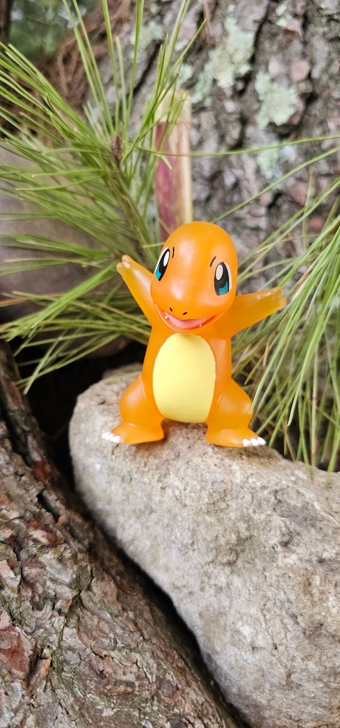Super figurine Pokemon Nintendo Salameche effet brillant - photo numéro 3
