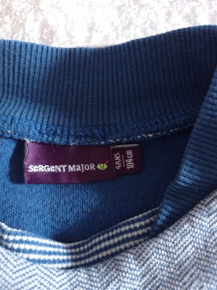 Jolie suite pour garçon avec deux poches magnifique petit pull manches longues avec inscription devant et sur les manches Marc sergent major taille 4 ans 104 cm voir photos - photo numéro 3