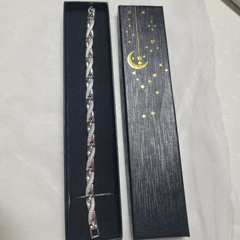 Bracelet neuf + boîte neuf