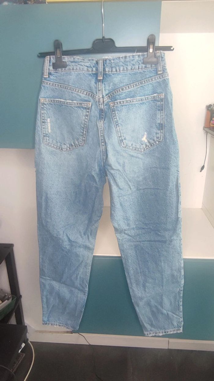 Jean Zara délavé à trous - Taille 34 - Style tendance et décontracté - photo numéro 2