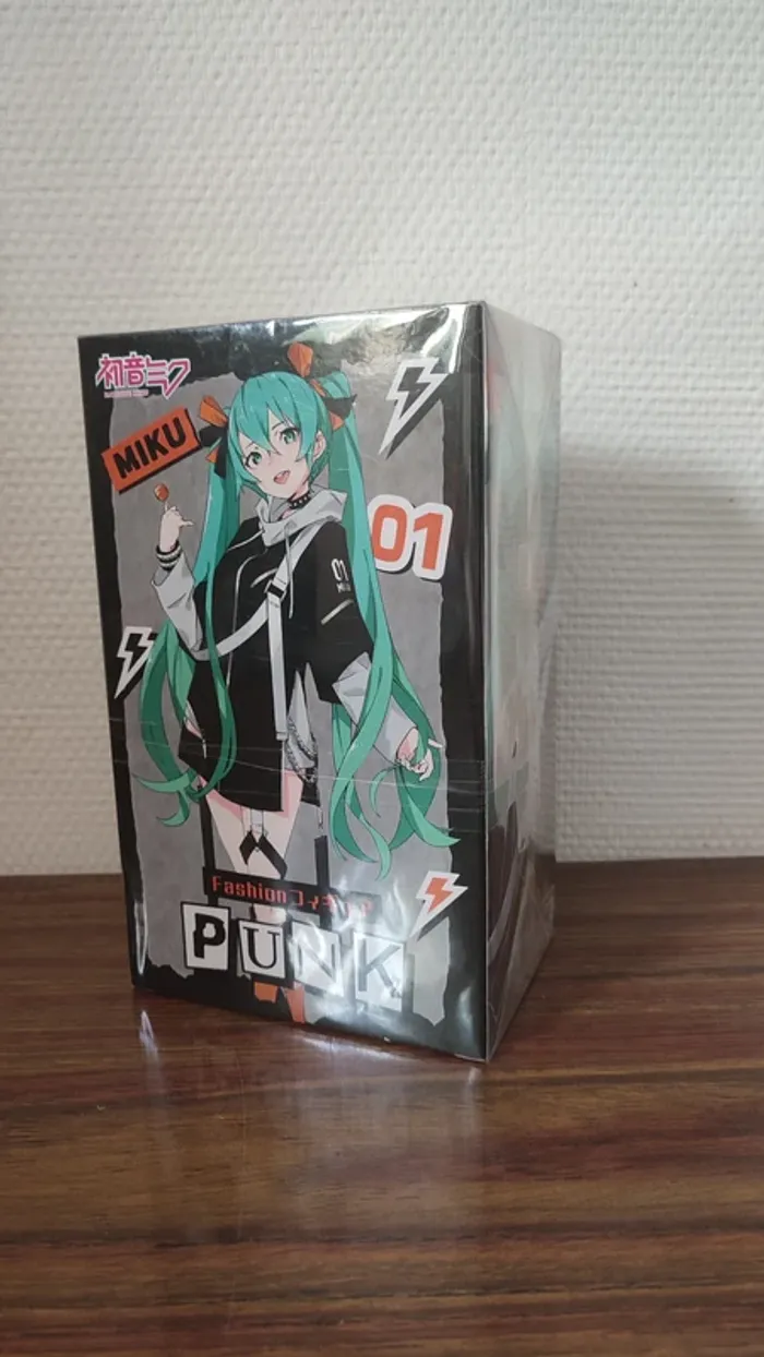 Figurine Hatsune Miku Fashion Punk - photo numéro 2