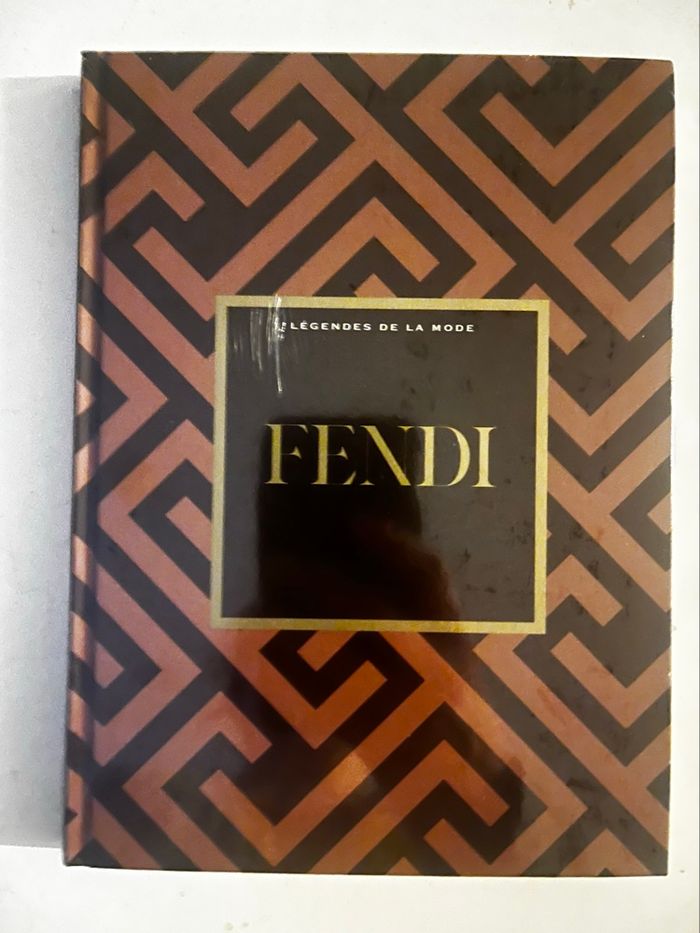 Livre les légendes de la mode sous blister