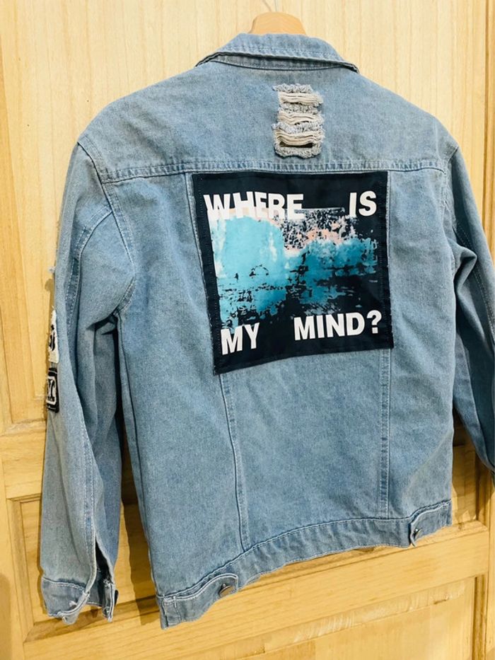 Veste en jean destroy customisée “Where is my mind?” originale, bleu clair - taille S - photo numéro 7