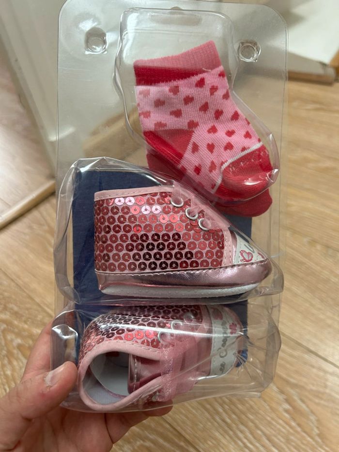 Coffret chaussons rose et chaussettes pour bébé nouveau né lee Cooper neuf - rose