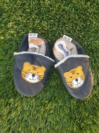 Chaussons bébé pointure 12/18 cuir