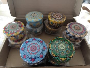 Lot de 12 petits pots en métal
