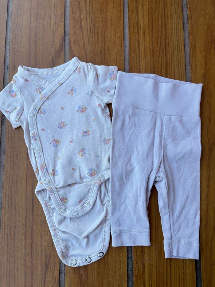Ensemble body + pantalon taille 1 mois- H&M