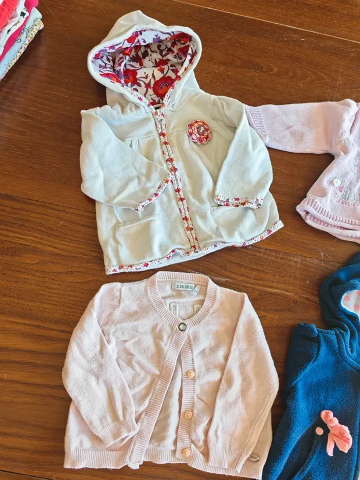 Lot n°6 : pul, gilet bébé 6 mois - photo numéro 6