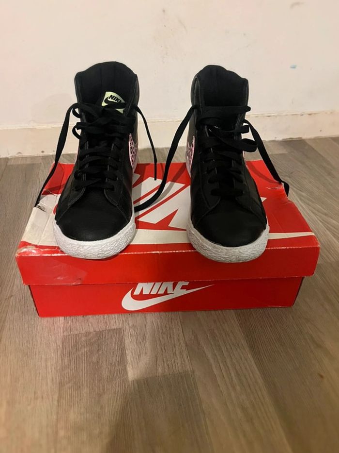 Chaussure Montante Nike blazer Mid taille 38,5 - photo numéro 3