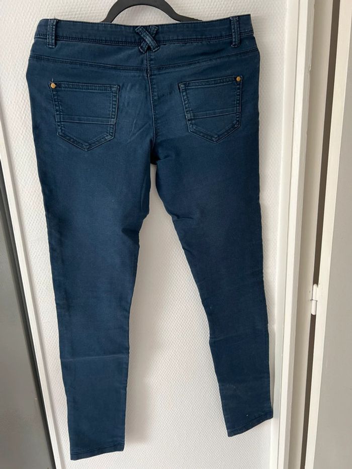 Jean bleu - photo numéro 3