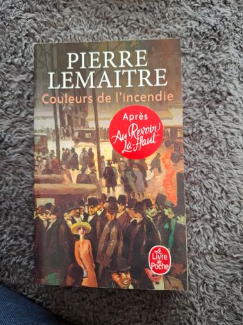 Roman de Pierre Lemaitre Couleurs de l'incendie en très bon état