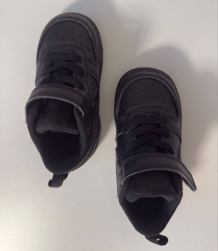 Nike Enfant – Baskets Noires – Taille 23,5 (US 7C) - photo numéro 6
