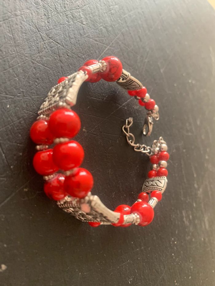 Joli bracelet style tibétain neuf perles rouge avec fermoir - photo numéro 3