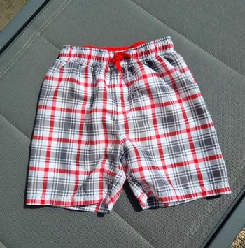 Short de bain à carreaux