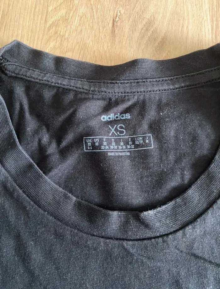 tee-shirt noir XS - photo numéro 2