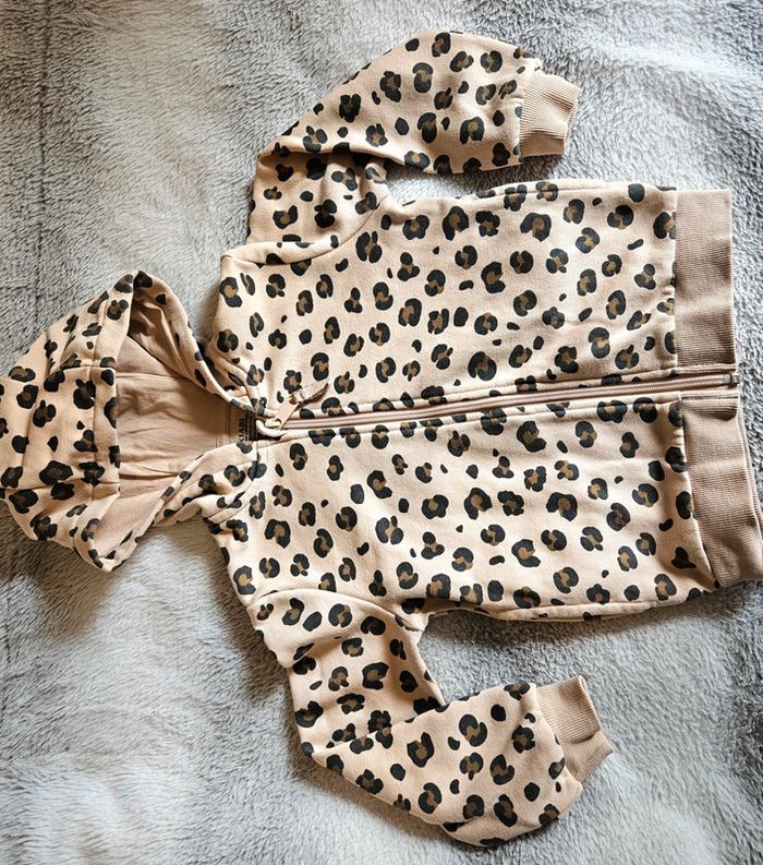 Veste à capuche zippé taille 5ans