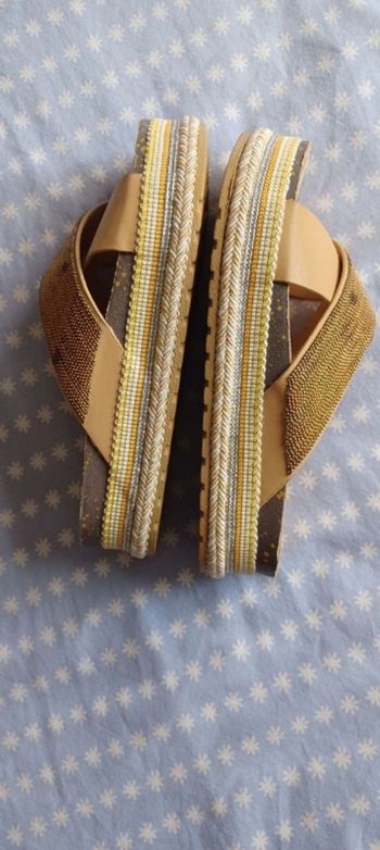 Claquettes femme Pointure 36 lisez bien l'annonce surtout