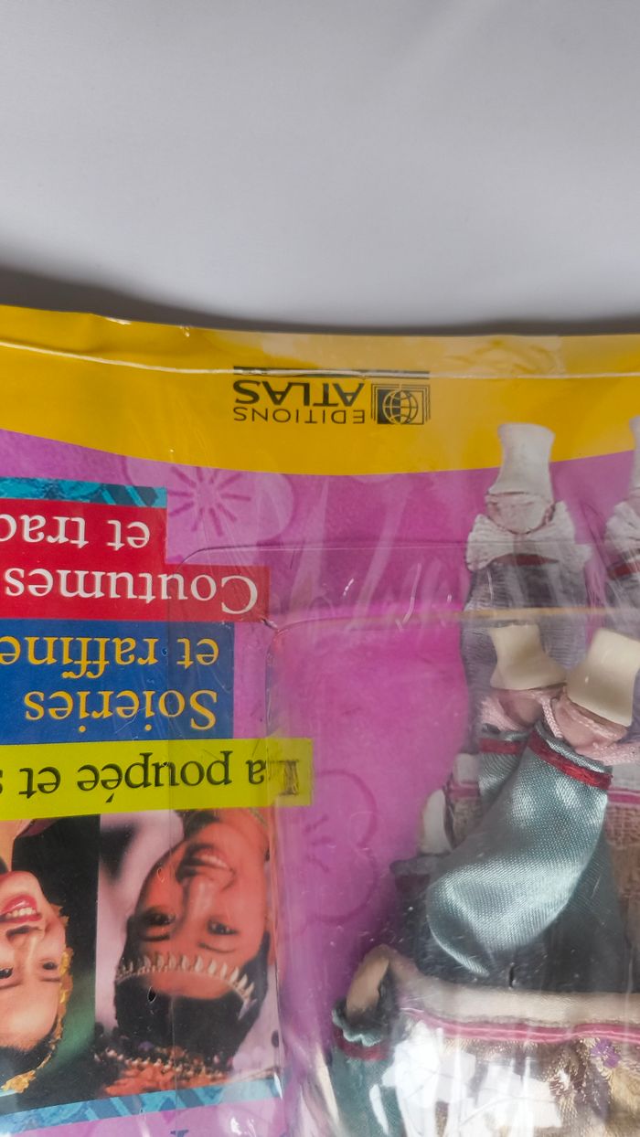 Poupée folklorique de chine en porcelaine - photo numéro 4