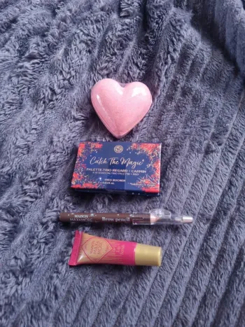 lot de 4 produits palette crayon sourcils lip scrub bombe de bain yves rocher action