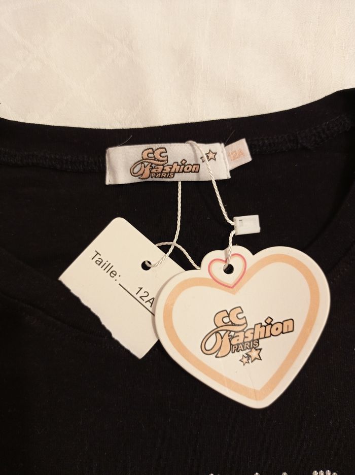 Taille 12 ans pull noir manche courte ou tunique voir photos neuf jamais porté magnifique avec fermeture et strass brillant - photo numéro 3