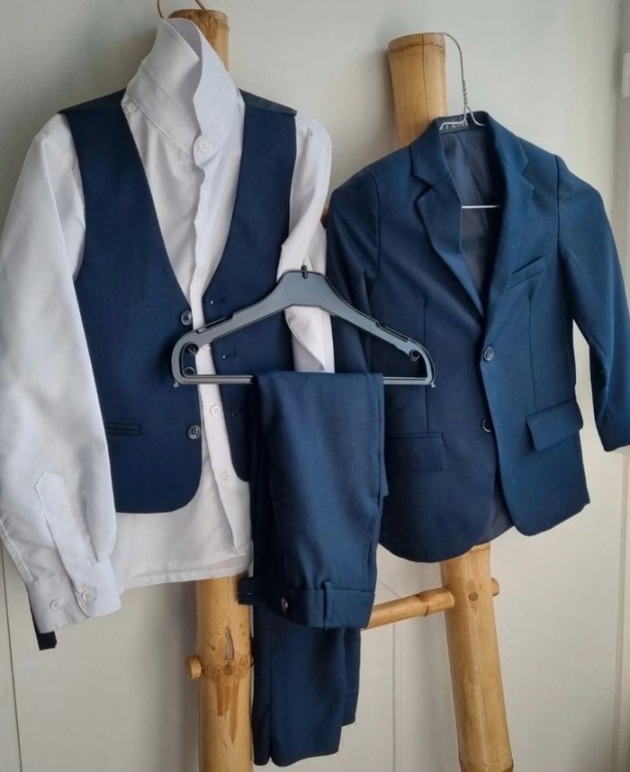 costume 4 pièces 8ans - photo numéro 2