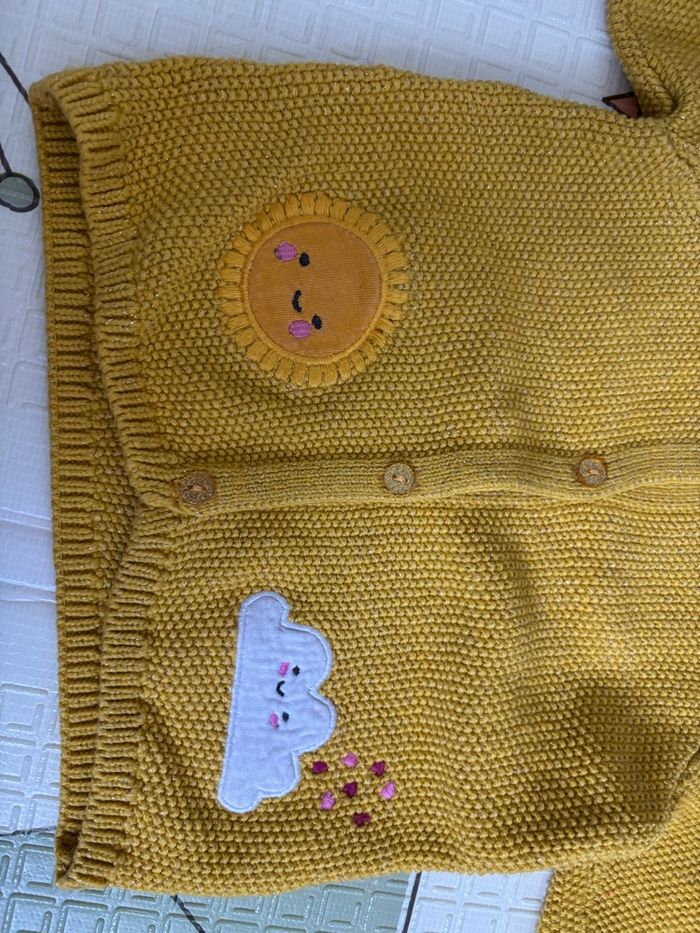 Gilet en maille bébé fille - photo numéro 2