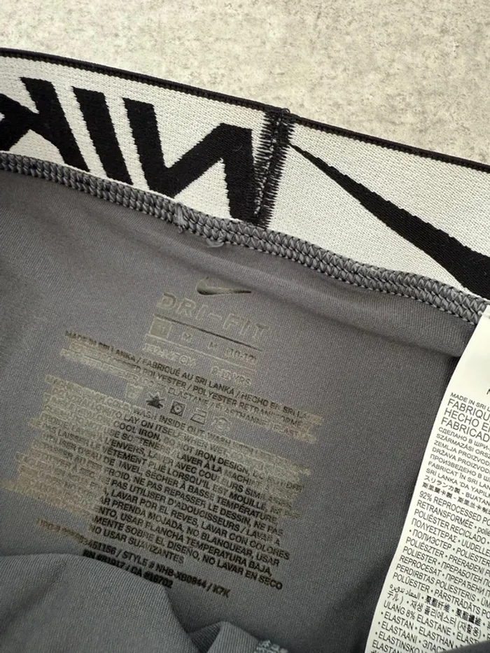 Short Nike de sport garçon gris taille 9-11 ans comme neuf - photo numéro 5