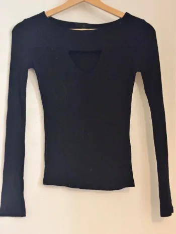 Haut à manches longues noir taille S