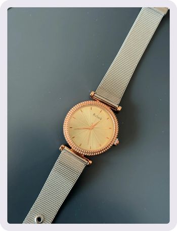 Montre à chaîne argentée à cadran rose