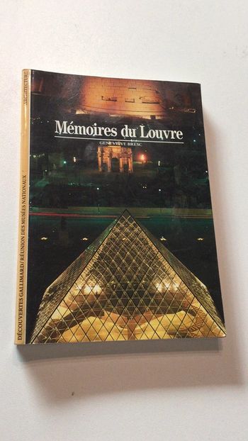 Livre mémoires du louvre galimard